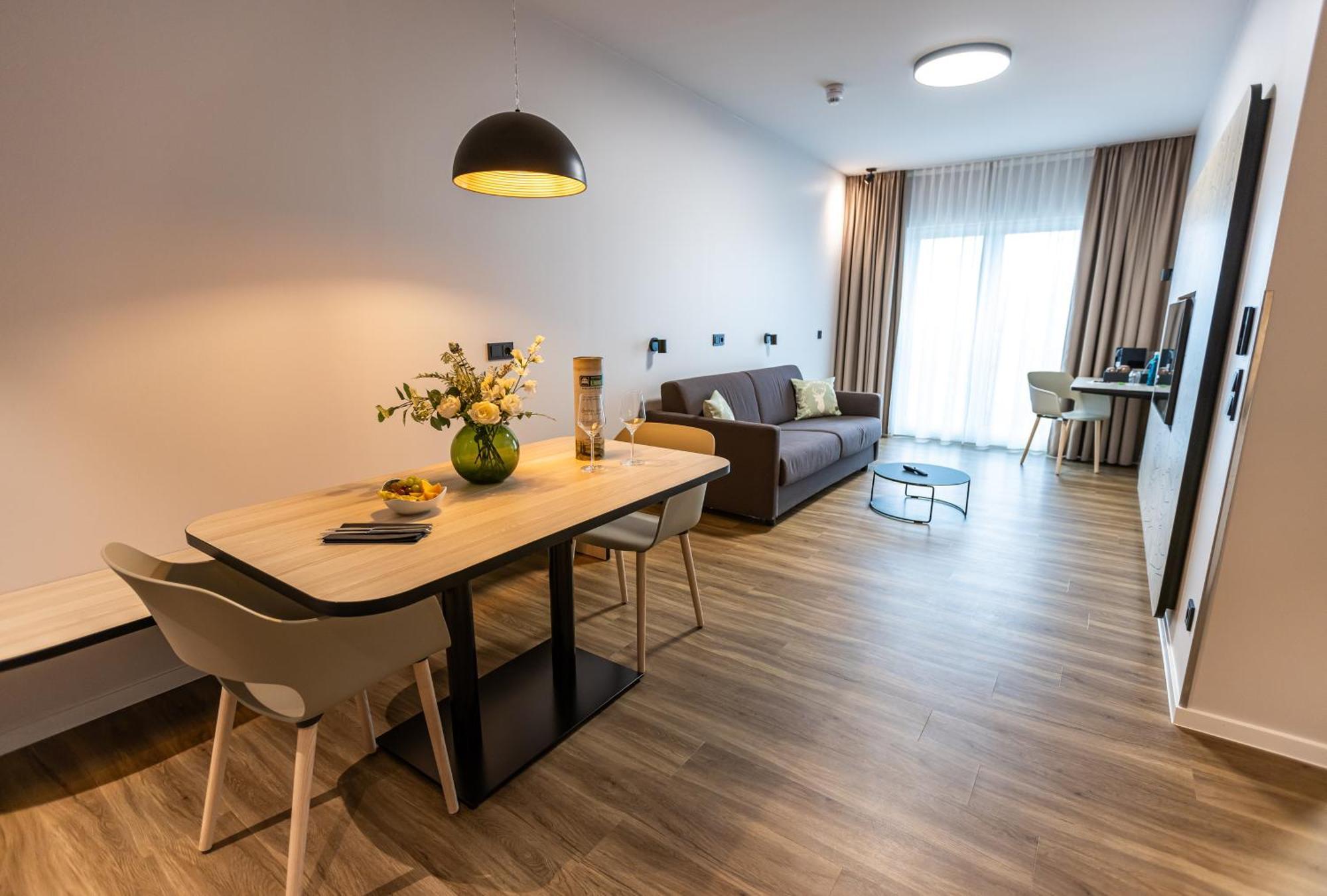 Отель Platzhirsch Living Кельстербах Экстерьер фото