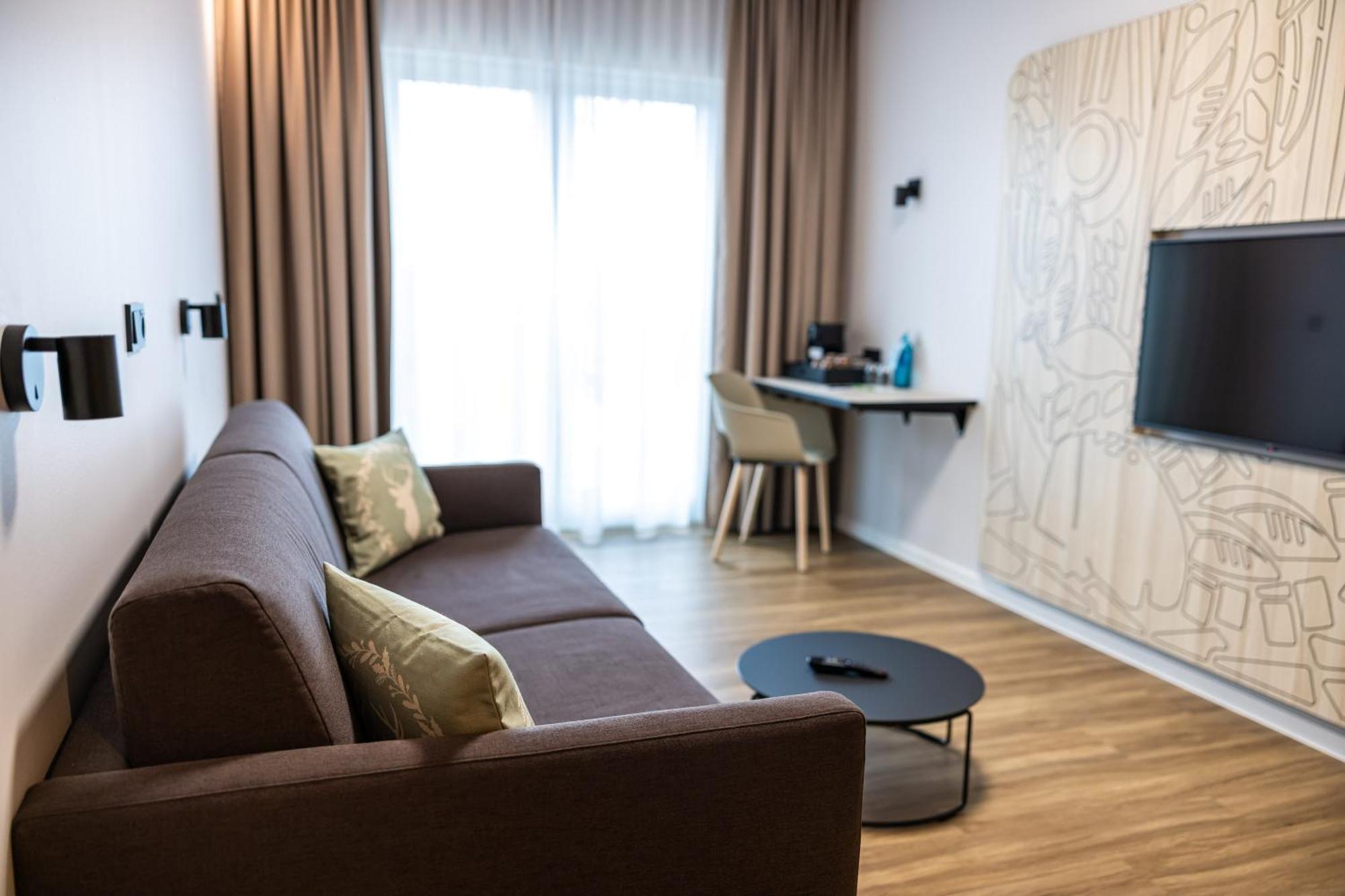 Отель Platzhirsch Living Кельстербах Экстерьер фото